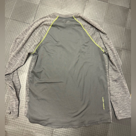 UNDER ARMOUR MENS GRAY AND YELLOW RUNNING SHIRT FITTED HEAT GEAR LARGE - Picture 2 of 5